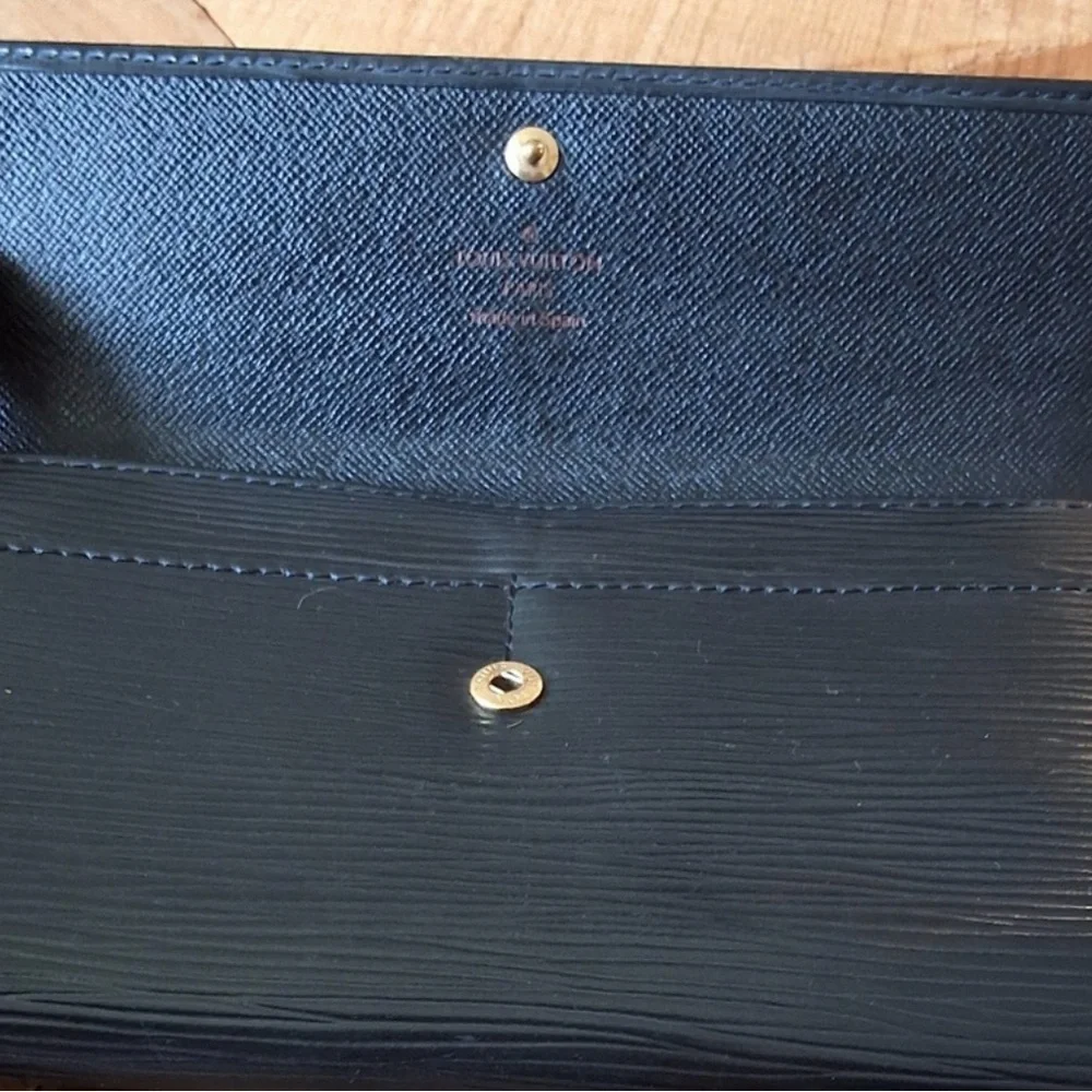 EUC - Black Epi Leather Louis Vuitton Wallet